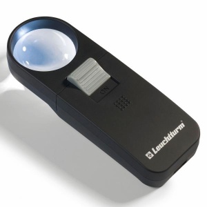 Pocket magnifier 7 x with integrated LED lamp
